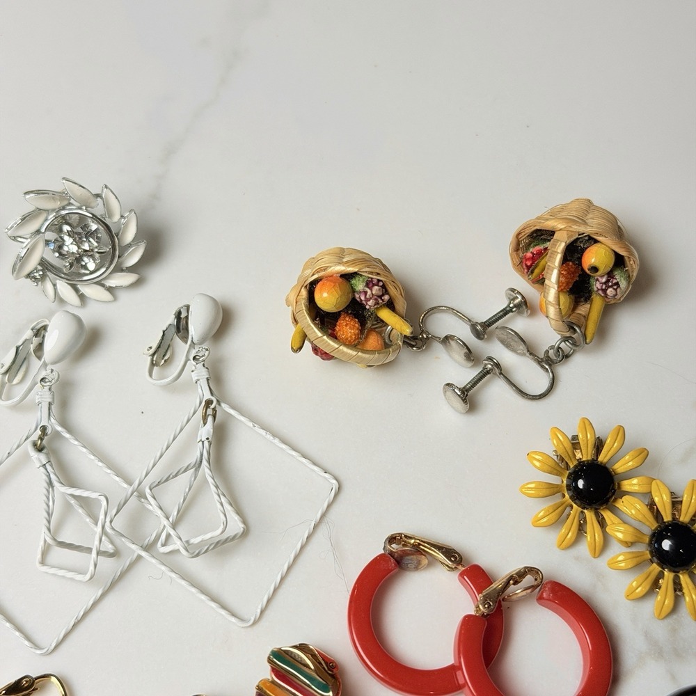 31 Pairs Vintage Clip On Earring Retro Colorful 60s 70s 80s Granny Whimsical - Picture 7 of 16